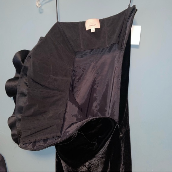 Cinq a Sept Marceau Velvet Cocktail Dress
Strapless Midi Dress Size 2 - Picture 7 of 10